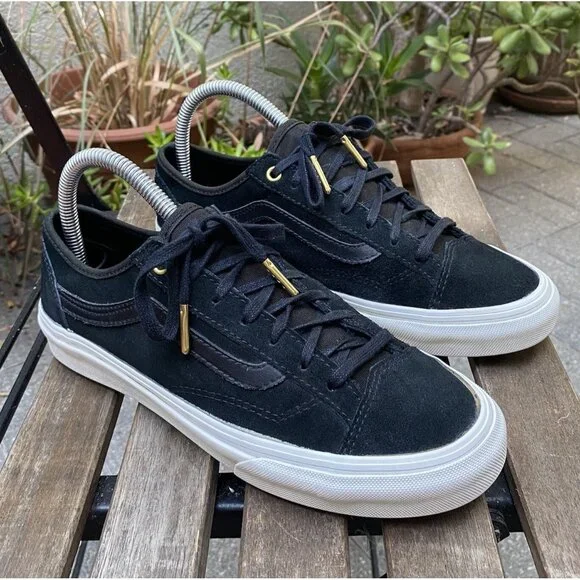 Vans Old Skool Low Skate Shoes Women's 7.5 Men's 6 Black Suede Gold Lace Aglets - Picture 1 of 12